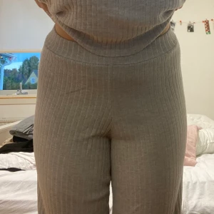 Gråa byxor - Gråa sköna oanvända byxor
