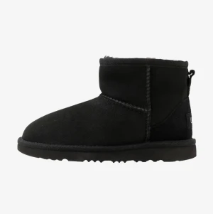 Uggs - Säljer mina ugg Classoc mini II, köpta förra vintern och använda fåtal gånger 😇
