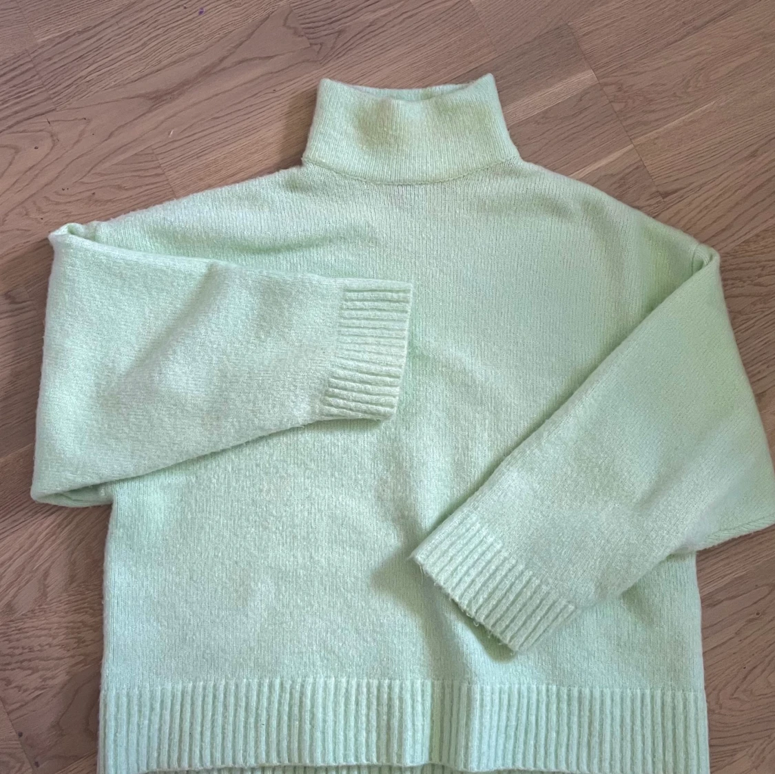 Grön skickad tröja  - 90