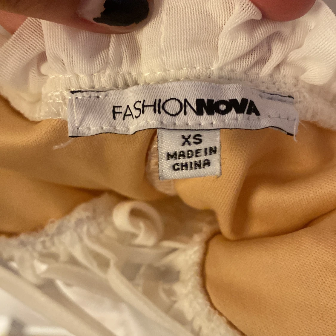 Vitt off-shoulder feta klänning - 91