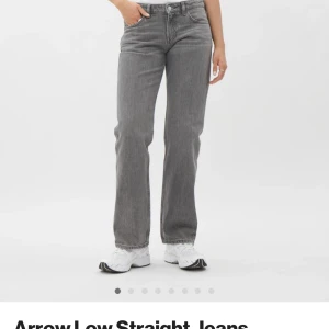 Weekday jeans - Säljer mina arrow lov stright jeans från weekday för att dom är lite stora på mig så dom kommer ej till användning. Bara använda 2-3 gånger💗
