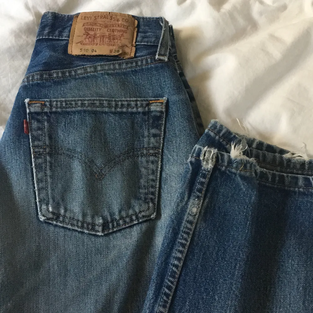 Ett par vintage Levis jeans!✨ Säljs då jag inte använder de💕 Modell 510 och passar mig som är 156 cm☺️ Skriv vid funderingar!. Jeans & Byxor.