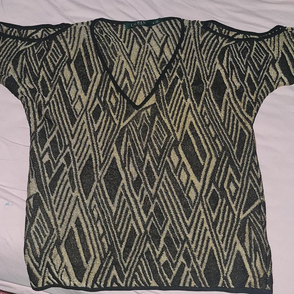 Helt ny Lauren Ralph Lauren tröja st.M   passar också till L  (Strech ). Tröjor & Koftor.