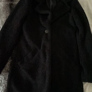 päls kappa från vila - Päls kappa från vila väldigt fin köparen står för frakten hör av dig om du vill ha fler bilder ☺️