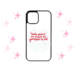 Harry Styles insperarat skal 💕 - Snygg skal! 🌟 Finns i iPhone XR,7,8,XS,X,11,XS MAX! Andra bilden är för att demonstrera hur skalet ser ut, med en annan design (hårt skal) , då jag trycker skalen när någon är intresserad 💕 FRI FRAKT JUST NU