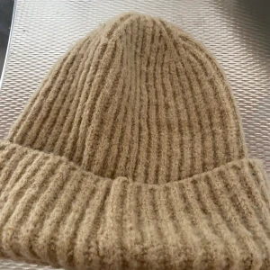 Beige mössa - Superfin beige mössa för bara 50kr❤️‍🔥