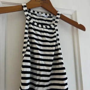 Zara topp - Fin randig topp från zara!😍pris kan diskuteras☺️
