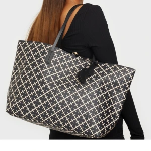 Malens birger väska - Jättesnygg väska från Marlene Birger i inprincip nyskick!💞frakt tillkommer💞nypris: 2299kr😇