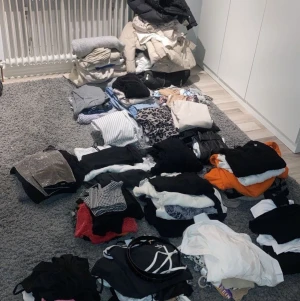 30 kr plagget - Storrensning, allt i xs/s