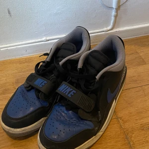 Jordan 312 legacy low blue - Säljer dessa skor då han inte använder de längre. Ganska slitna därav det låga priset. Nypris 1300:- 