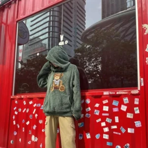 Bear hoodie - Bear hoodie I fint skick som passar både mig och min kille finns i S M L