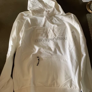 Tjocktröja  - Armani helt nya aldrig använd 