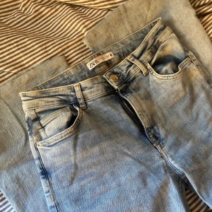 Zara jeans  - Midrise jeans från zara nyskick 