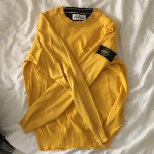 Stone island sweatshirt  - Säljer, nu min stone island sweatshirt storlek 156/12y. Den är knappt använd och inga märken. Skick 9/10. 