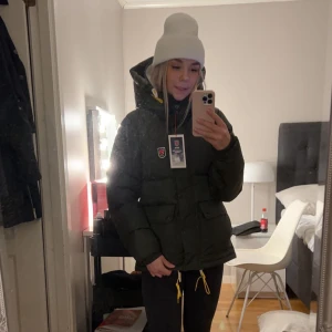 Fjällräven Expedition Lite jacka dam - Säljer nu min fjällräven jacka, ”lite” versionen. Köptes detta år i januari som inte är använd speciellt mycket. Så i mycket fint skick! Storlek XS Bud från 4500kr