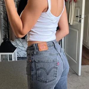 Levi’s 501 - Gråa Levi’s jeans 501 storlek W27 L28