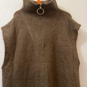 En halströja/ klänning  - En kortärmad halströja/ klänning. Nice för hösten 