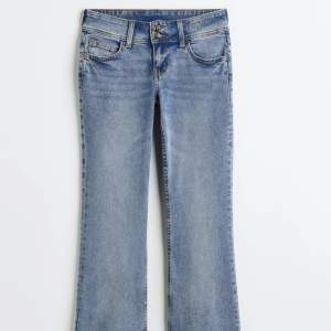 säljer hms slutsålda lågmidjade jeans pga kommer ej till användning! skriv för egna bilder. Använd en gång så i nyskick :) 