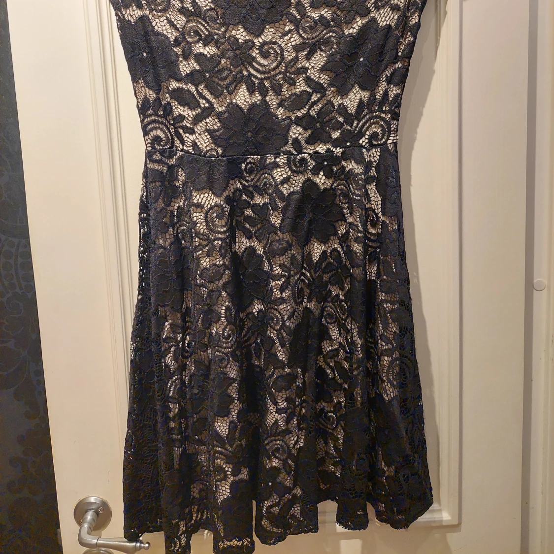 Snygg svart klänning - 90