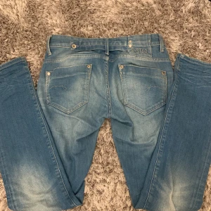Lågmidjade jeans - Säljer mina G-star jeans, pga att dom inte kommer till användning! Passar 162 och uppåt ❤️