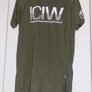 ICIW T-shirt (Helt ny m Tags) - Storlek L. Helt ny m tags.  Hämtas alternativt fraktas.