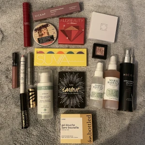 Smink - Så fint smink från blandade märken!! Dyra och lyxiga! Nästan alla produkter är oanvända men de på tredje bilden är testade en gång! (Skickar fler bilder om det önskas)❤️  Sälj i set eller separat! Frakt står du för. 700kr för allt (nypris över 2000kr)