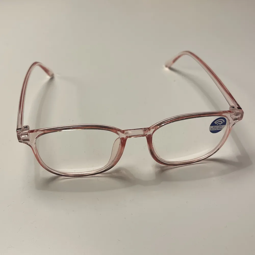 Snygga blåljusglasögon för ett reducerat pris, alltid oanvända💙. Accessoarer.