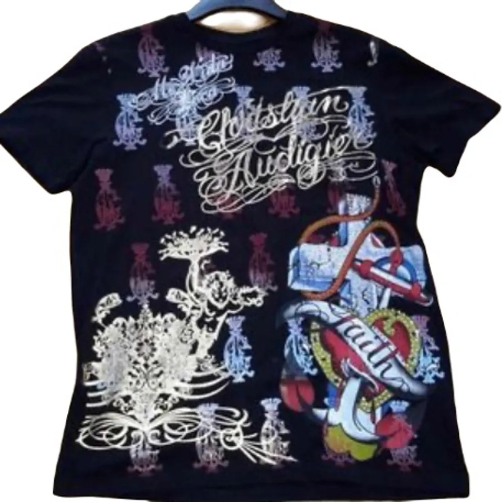 Edhardy med cool tryck! . T-shirts.