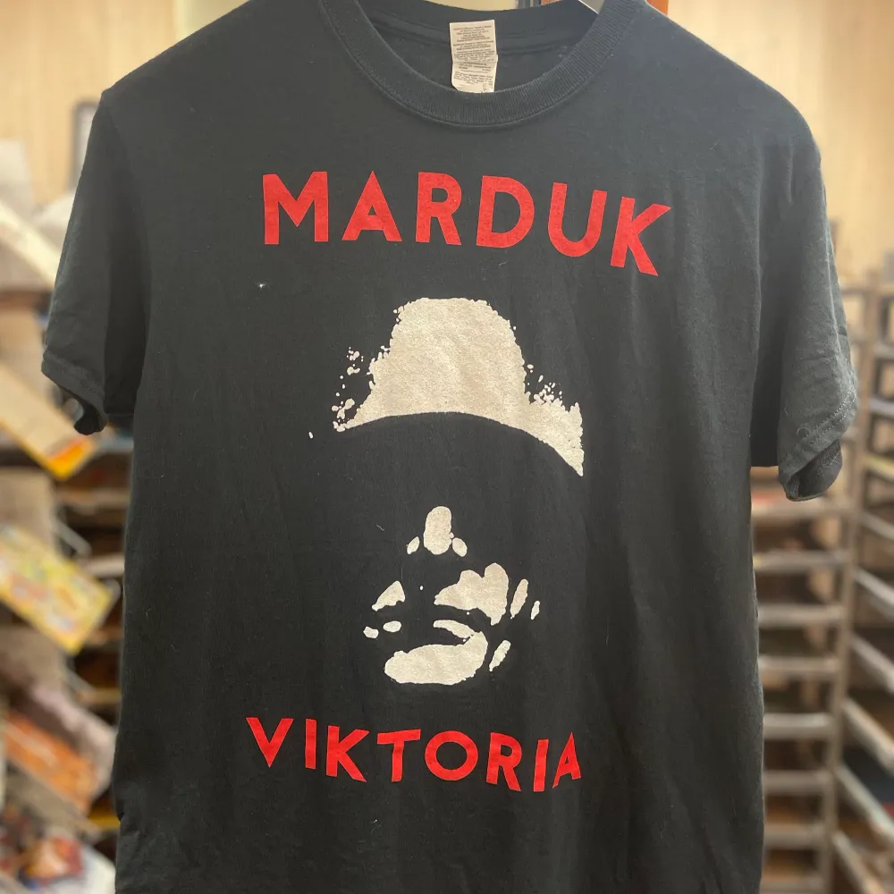 T-Shirt  heavy Cotton i fint skick. Tryck: Marduk Viktoria. T-shirts.