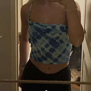 Festtopp - Fest topp från Shein med öppen rygg i strl M! ÄLSKAR denna men den är lite för stor för mig💕 så följsamt & stretchigt material!🥰