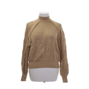 Polotröja  - Stickad polotröja. Använd fåtal gånger, nyskick. Brun/begie. 