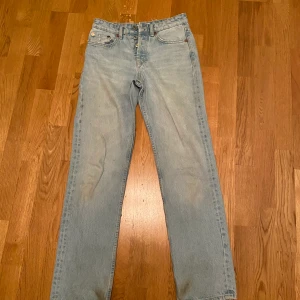 Mid Rise jeans  - Jätte fina ljusblå Mid Rise jeans från Zara som är slutsålda. Jeansen har färgen blå och är i fint skick då de endast har används 1 gång. 💖💖