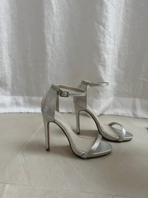 High heels silver  - Vanessa Moe x NAKD  Silvriga klackar, storlek 37.