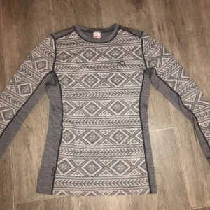 underställströja - Kari Traa - superfin underställströja från Kari Traa i storlek S, använd ett fåtal gånger=fint skick, nypris 700 säljer för 300💕