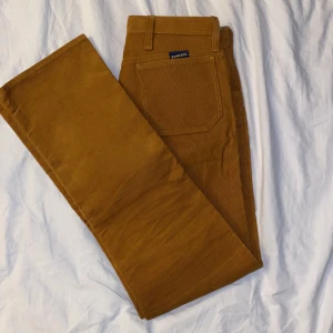 Manchester byxor - Ljusbruna manchester byxor. Väldigt fint skick. Inköpta  för 1300kr