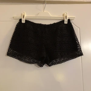 Shorts - shorts i storlek XS, köpta på H&M och knappt använda. skicka pm om du har frågor eller vill se fler bilder <3 