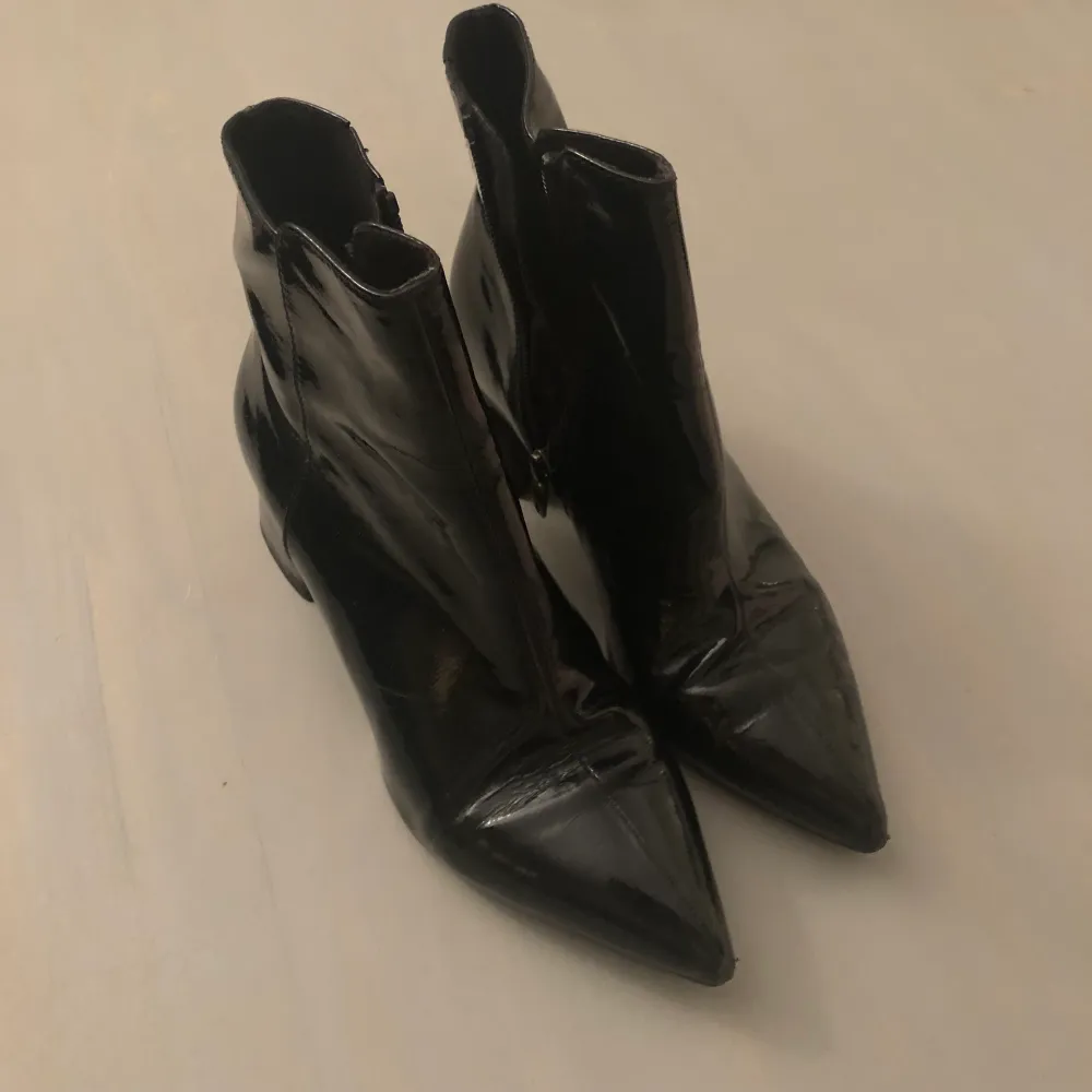 Svarta skor/bootz/klackar med spetsig tå👢. Skor.