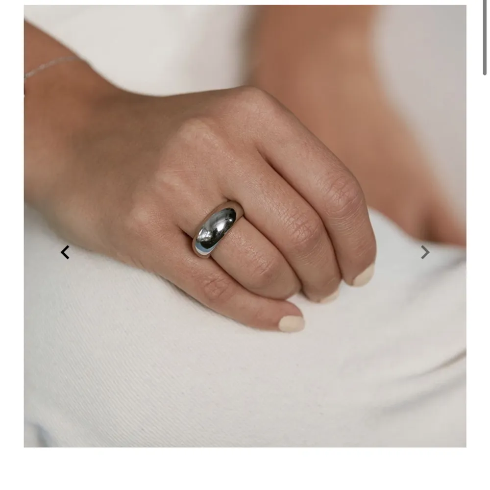 Säljer denna ringen i storlek s (16,8mm) pga lite för stor, ÄLSKAR den annars, köpt för 350 säljer för 200 pga helt ny!!  . Accessoarer.