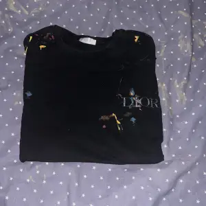 Dior t shirt den är för liten