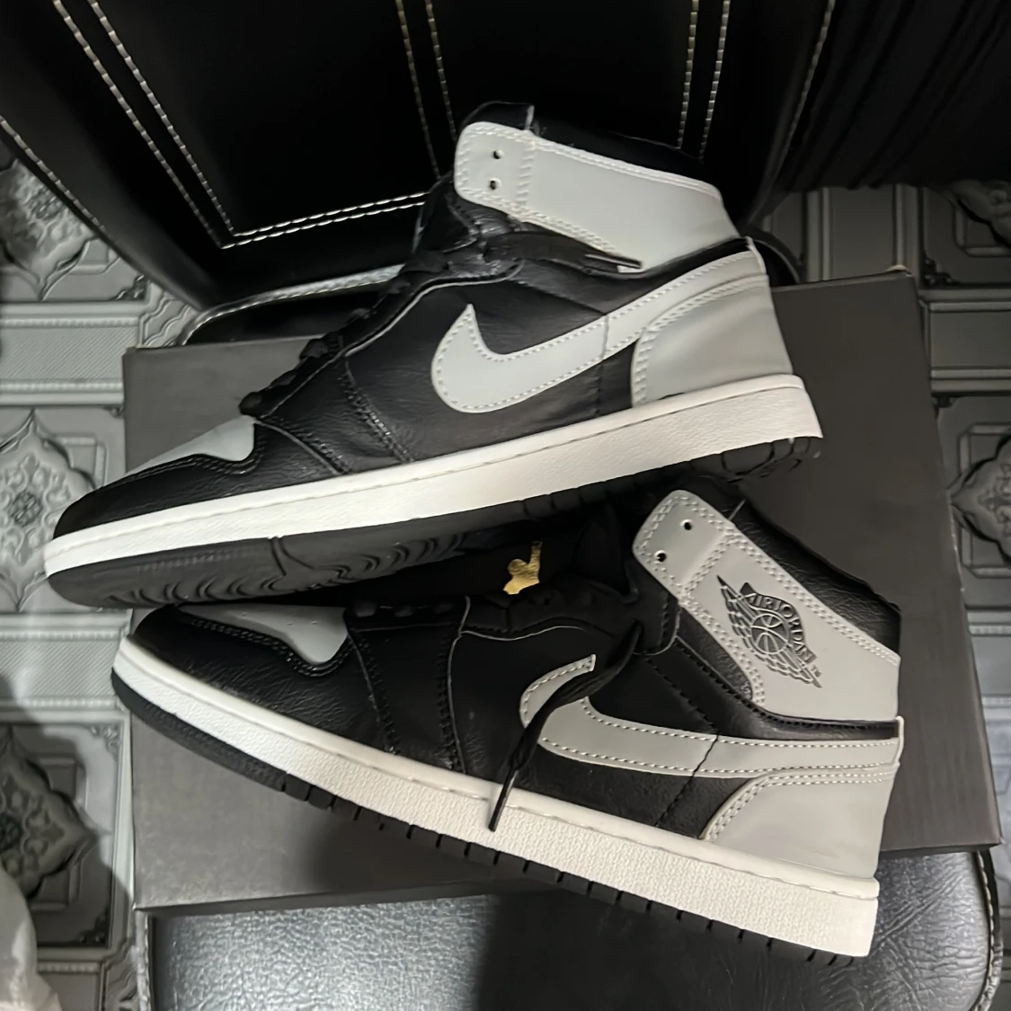 Air Jordan 1 Mid Black Grey  - 90