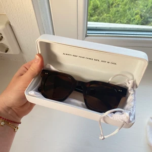 Chimi glasögon  - Så sjukt fina glasögon från chimi i modellen 04 tortoise. Jag har använt dom några få gånger men tyvärr passar de inte så bra på mig. 