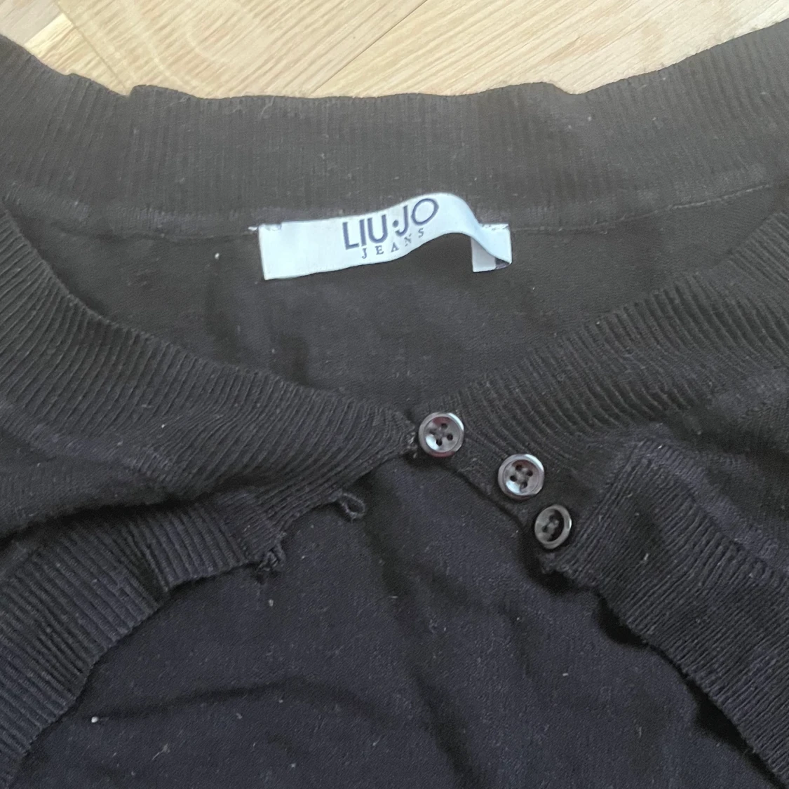 Svart bolero med knappar  - 90