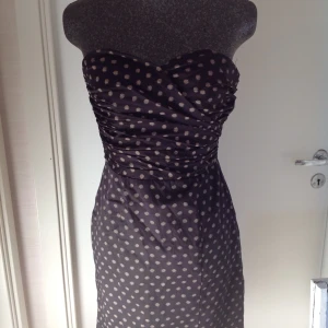 Tub klänning stl 38 - Fin klänning  Stl 38 Från HM  Obetydligt använd 