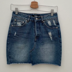 Jeanskjol - Superfin jeanskjol från bikbok. Bra skick.