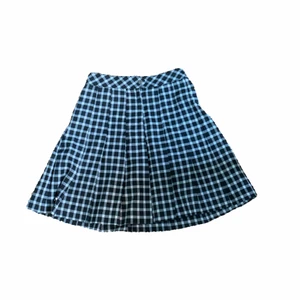 rutig kjol 🌸 - jätte fin rutig kjol, använt 3-4 gånger, hör av dig vid intresse!!