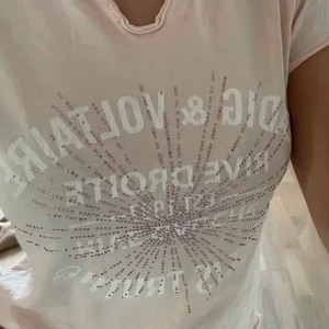 Zadig Voltaire - Säljer denna fina zadig tröjan! Den är i jättefint skick! Nypris: 599kr💗 Storlek: S