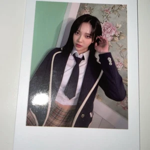 kpop pc - har det här billlie moon sua polaroid pct påväg och tänker sälja det för 40kr^^ dma mig ifall du är intresserad <3 
