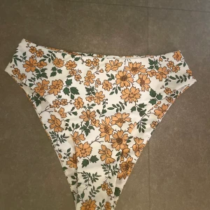 Bikini trosa storlek M - Aldrig använd, var bara ivrig och tog bort tagg och skyddet för trosan.
