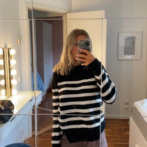 Stickad tröja  - Stickad tröja som är jätteskön!! Använder inte längre, från hm 