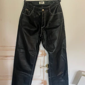 Eytys Benz byxor 32/34 - Köpta på tradera och aldrig använda pga för stora, i mycket gott skick ! Strl 32/34